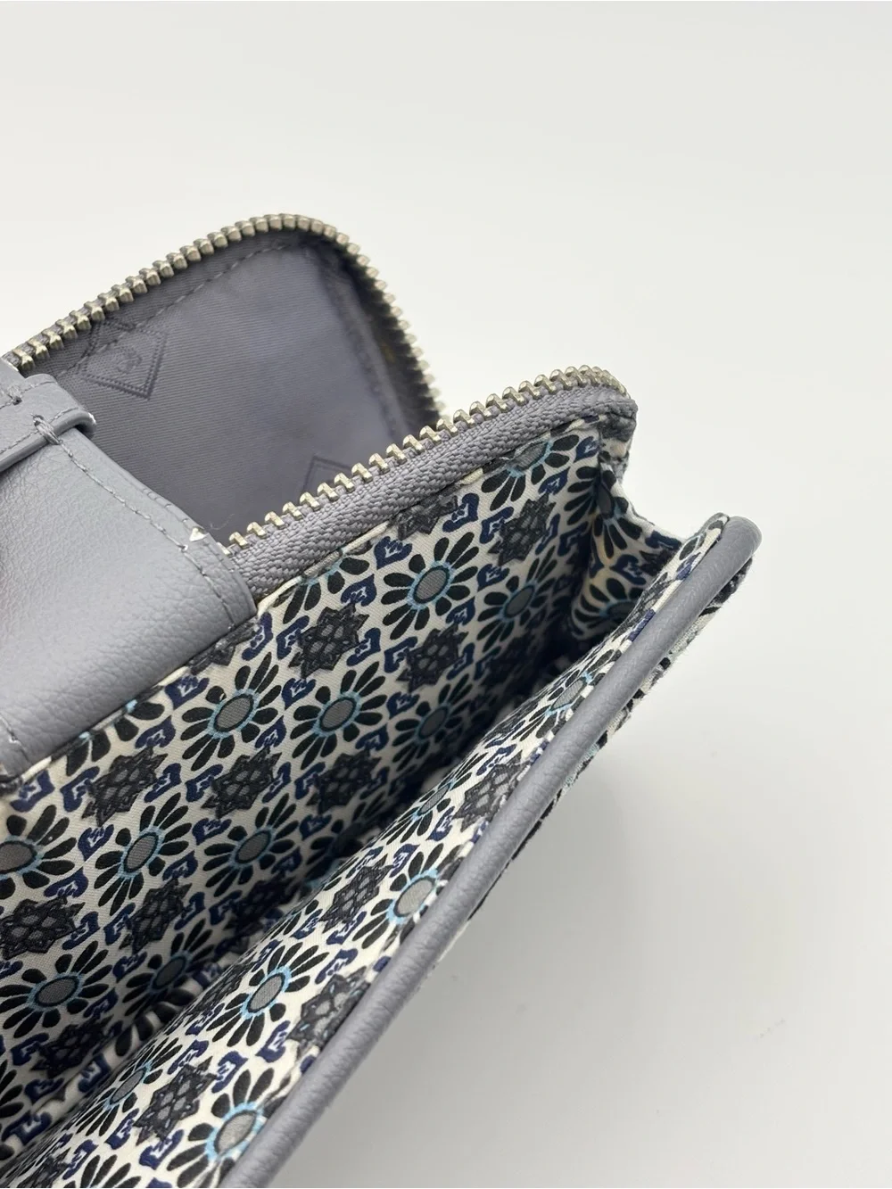 Vera Bradley Gray Floral Medallion Zip Wallet - Picture 6 of 10